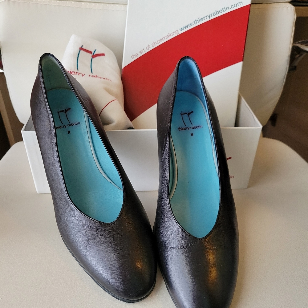 Thierry Rabotin ~ Black Italian Leather Pump ~ VGUC~ (Euro 37.5N)